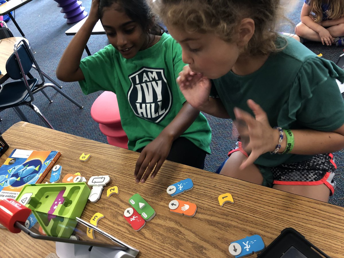 1mrsbedingfield's tweet image. Coding fun with @PlayOsmo #codingawbie #IvyHillLeague