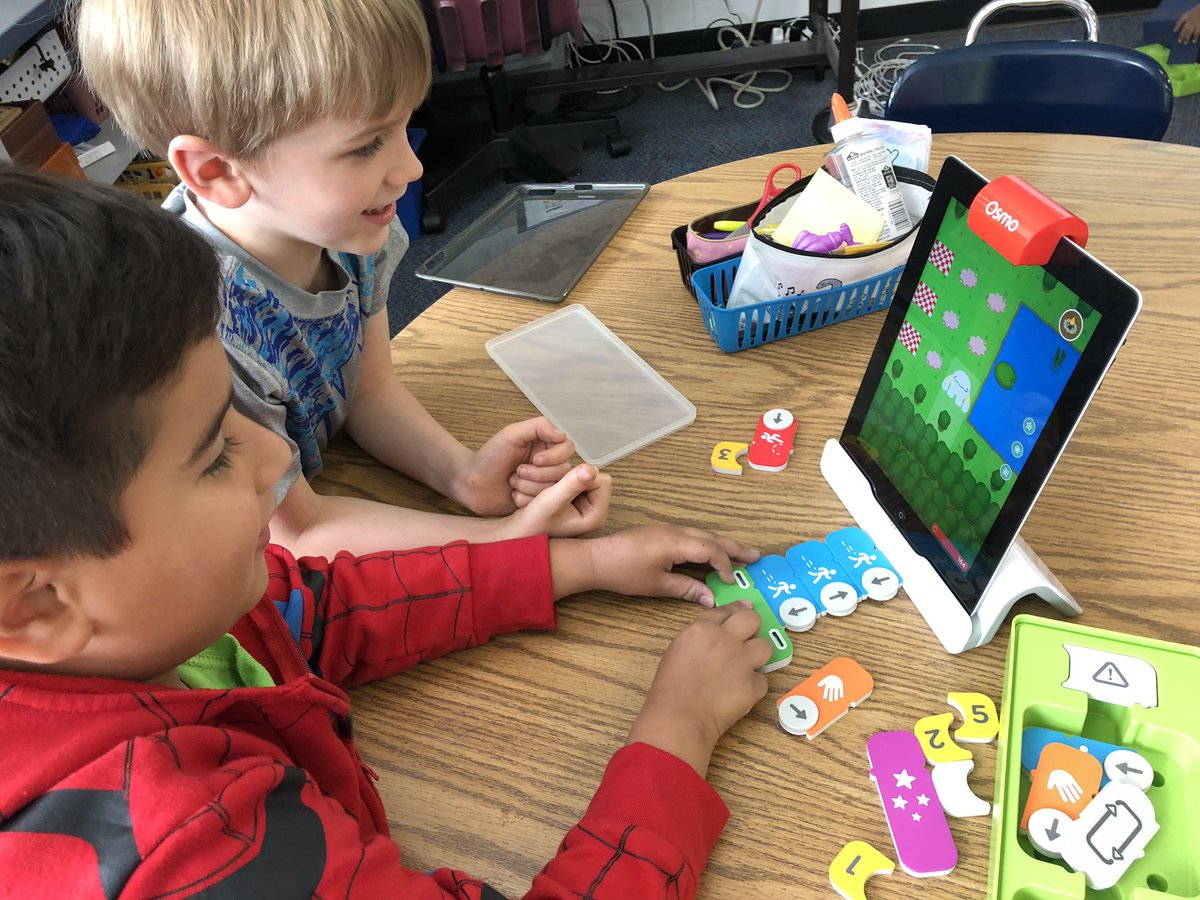 1mrsbedingfield's tweet image. Coding fun with @PlayOsmo #codingawbie #IvyHillLeague