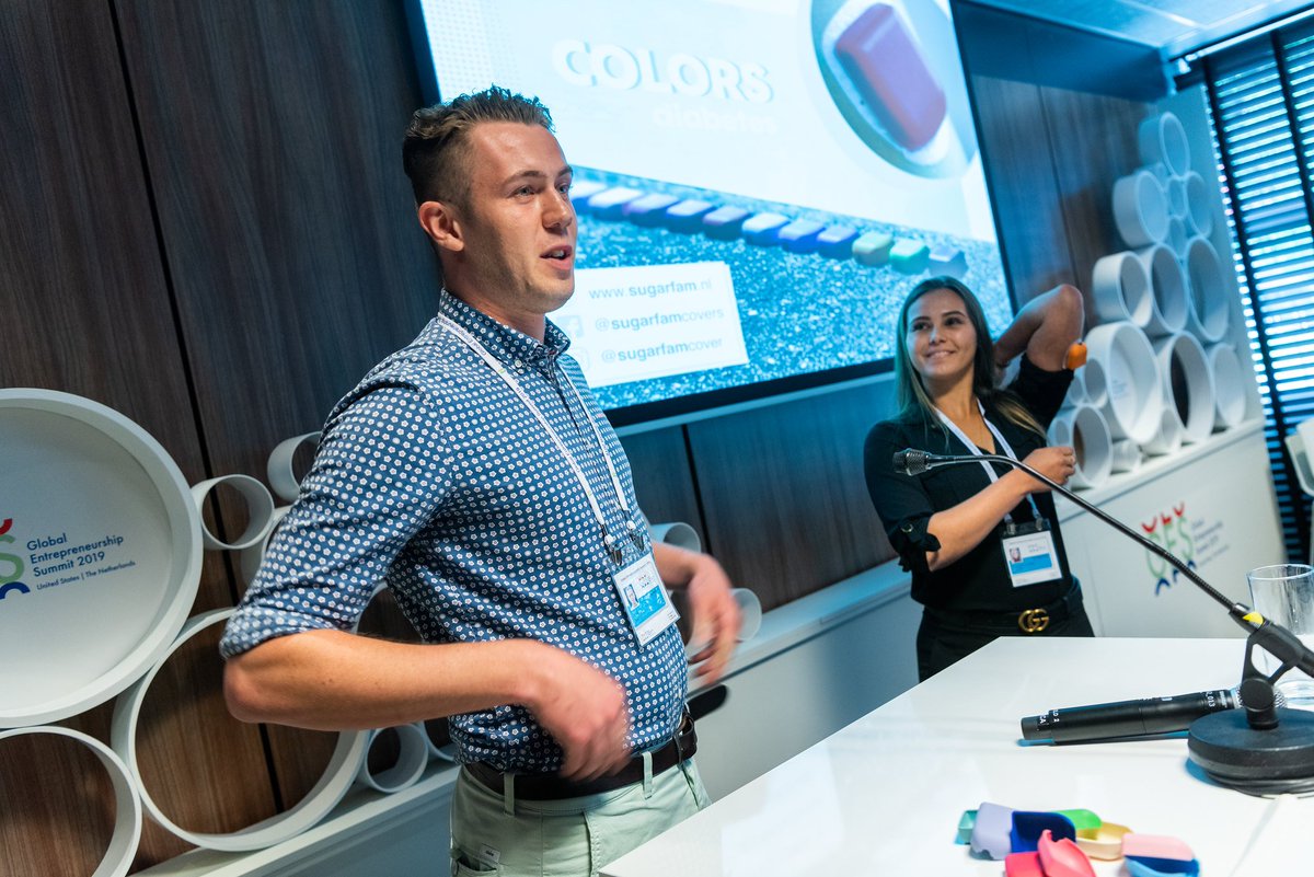 Jong_Ondernemen's tweet photo. Wat een ervaring! Vandaag organiseerden we samen met @JA_Europe een sessie tijdens de @theGESsummit in Den Haag. Onze sprekers waren o.a.  @SugarFamCover en @MeetingPackage. De zaal zat lekker vol en het publiek was erg enthousiast. Morgen mogen we weer! #GES #ges2019 #business https://t.co/2QorkgMpuq
