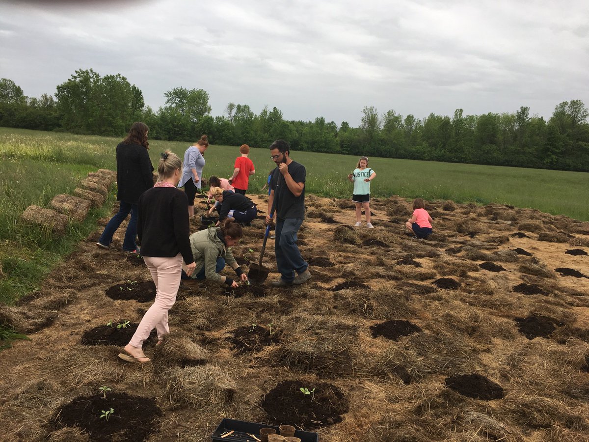 MrReagansCSE's tweet image. What do plants need to grow? Rain, perfect timing!  Planting 5th grade’s squash with CCE. #SFCSDPROUD #seedtotable