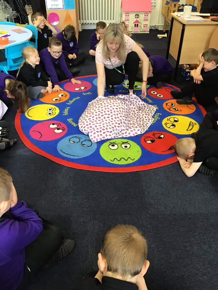 QuayEYFS's tweet image. It’s that time again! The launch of our Talk for Writing book 📚 The Queen’s Hat is revealed and looks to be incredibly exciting. 
Watch this space for lots of Royal information and new vocabulary. School is amazing ⭐️ #weareamused #wearereaders @QuayHead @QuayVP @QSenco