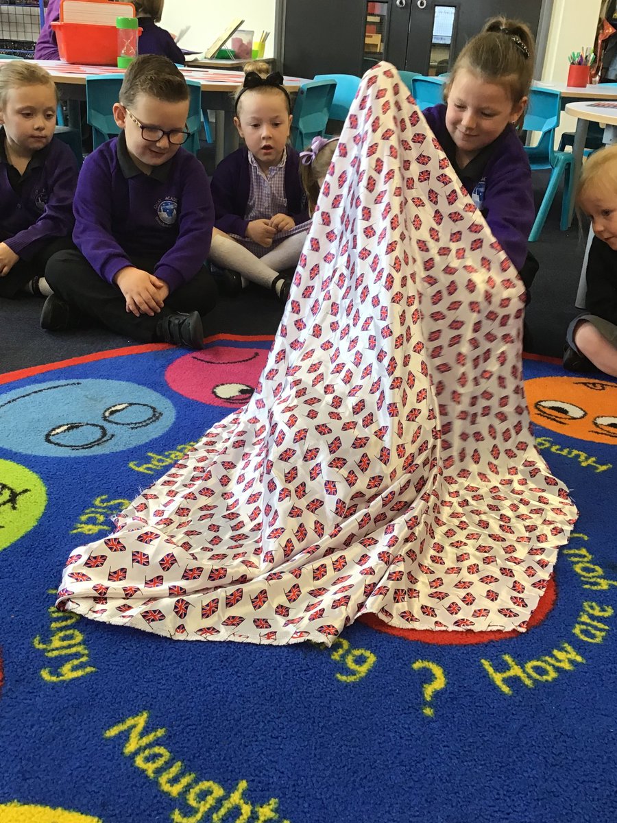 QuayEYFS's tweet image. It’s that time again! The launch of our Talk for Writing book 📚 The Queen’s Hat is revealed and looks to be incredibly exciting. 
Watch this space for lots of Royal information and new vocabulary. School is amazing ⭐️ #weareamused #wearereaders @QuayHead @QuayVP @QSenco