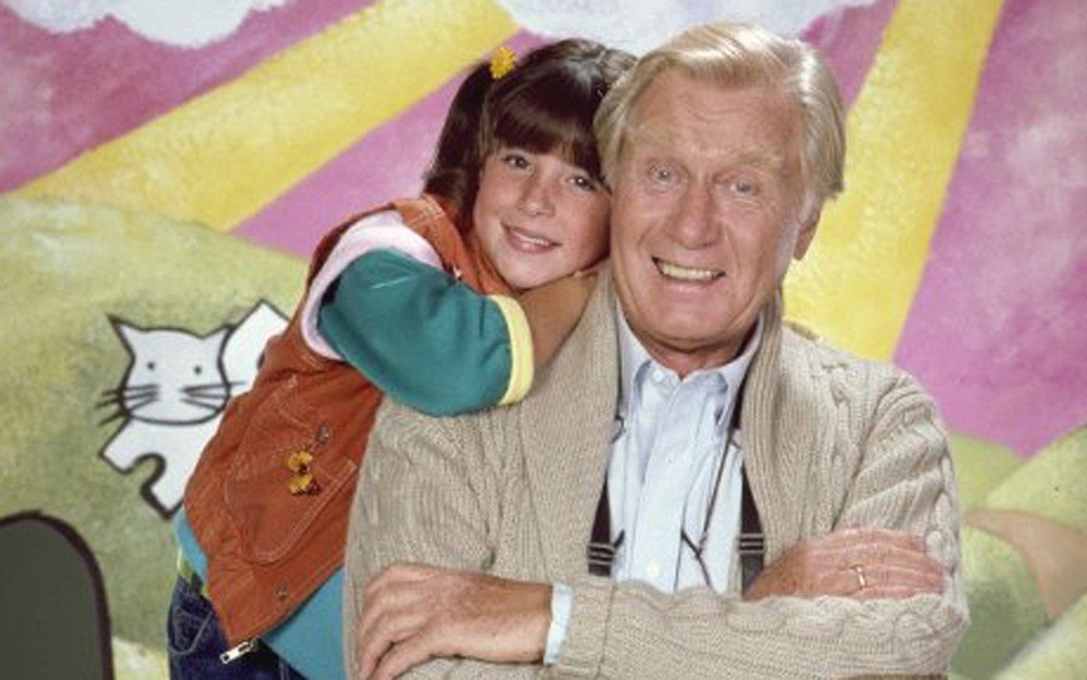Essa é para os nostálgicos. Segundo o THR, a UCP vai lançar uma nova versão de Punky: A Levada da Breca. A ideia é trazer Soleil Moon Frye agora como uma mulher adulta, mãe de 3 filhos, que se redescobre ao conhecer uma garotinha parecida com o que ela foi no passado. Promissor.