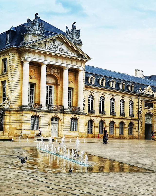 federicagoria's tweet photo. #dijon is a beautiful surprise!
Le centre c'est magnifique 😍 https://t.co/hH1yXWk1HC https://t.co/2oyafv0svW