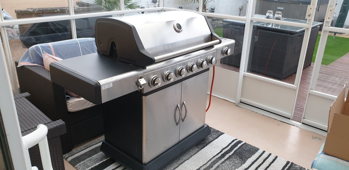 jerseyrugbyfan's tweet photo. The new bbq beast....yup I know its gas #biggerthanexpected #bbqboss #getoutmykitchen https://t.co/Ae9agLyznp
