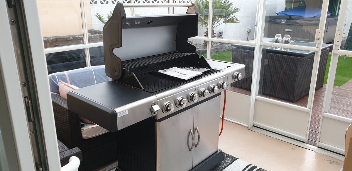 jerseyrugbyfan's tweet photo. The new bbq beast....yup I know its gas #biggerthanexpected #bbqboss #getoutmykitchen https://t.co/Ae9agLyznp