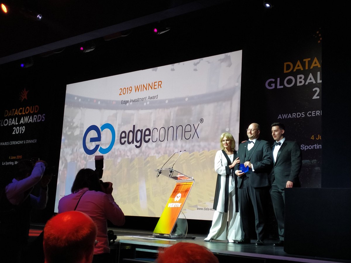 datacloudAwards's tweet image. And the Edge Investment Award is awarded to @EdgeConneX!!! Congratulations! #DatacloudAwards #Edge #2019Winner