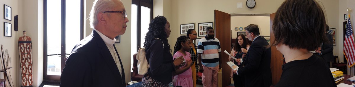 .<a href="/Fundred/">Fundred</a> artist Sarah from #GrandRapids talks with <a href="/SenGaryPeters/">Senator Gary Peters</a> seeking support for #leadfreehousingforkids #fundred