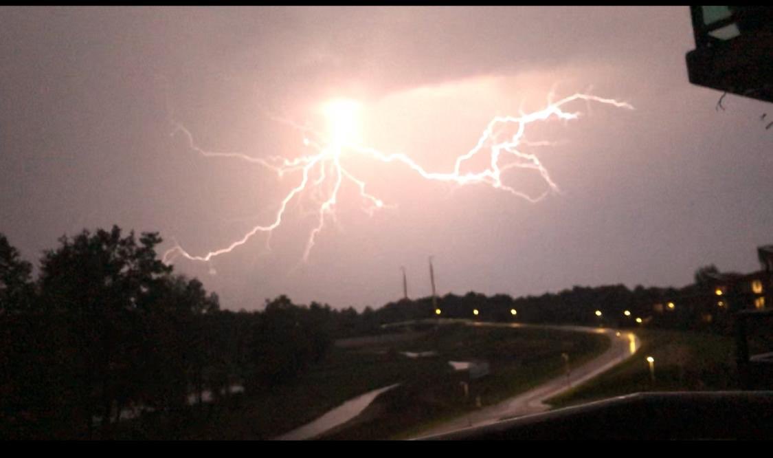 Impressive spider lightning! #onweer #Harderwijk #madebyLon