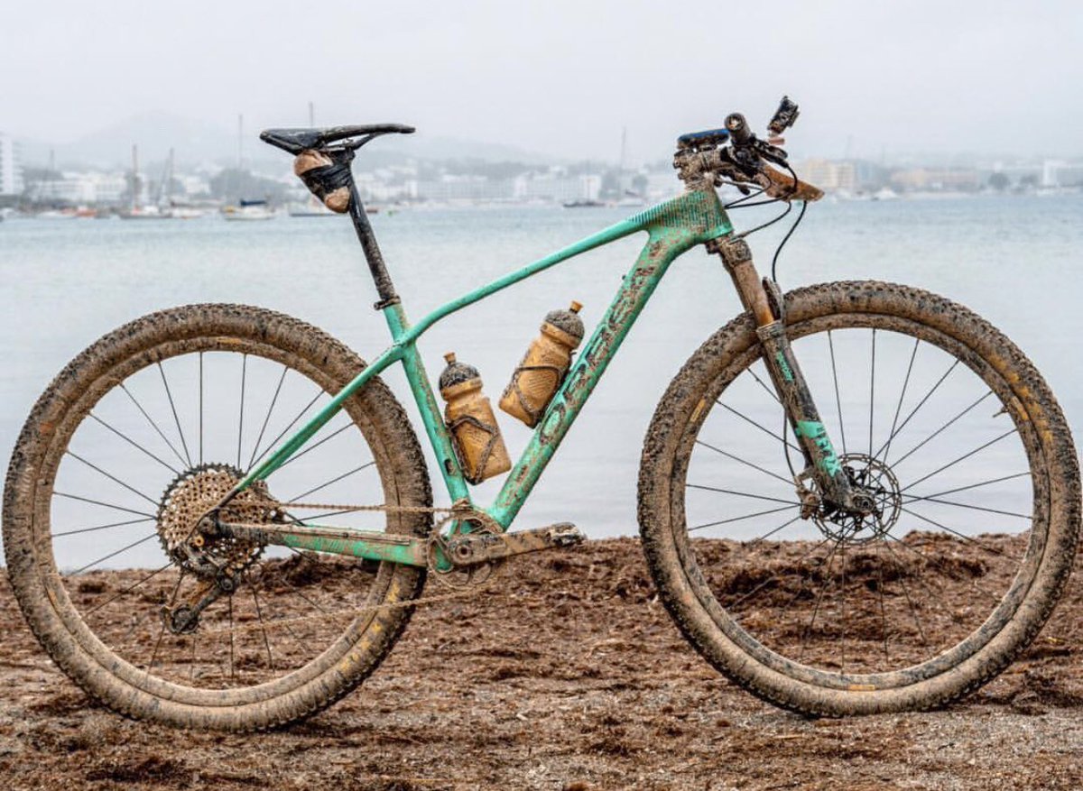 ¡Ciclistas que dejan huella!😉 <a href="/sandrajpasco/">Sandra</a> 📷@enricbotmedia #isostarspain #sportnutrition #clycling #btt