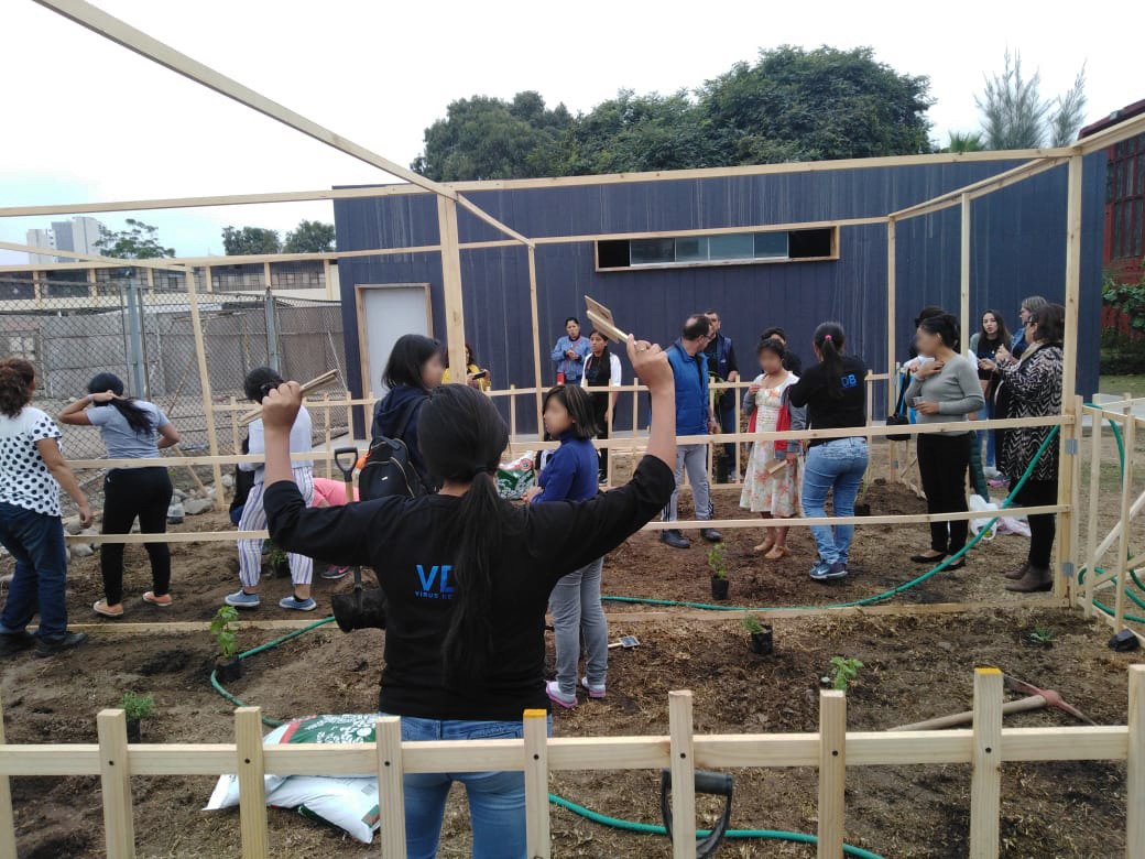 MimpPeru's tweet photo. 🌿#MIMP | Con el objetivo de contribuir con la mejora del medio ambiente, @inabif promueve la creación de #biohuertos con las empresas privadas en el Centro de Acogida Residencial (#CAR) Vidas Lima para que las residentes pongan en práctica sus habilidades. #MIMPContigo🌱 https://t.co/9tvLsRxlyC