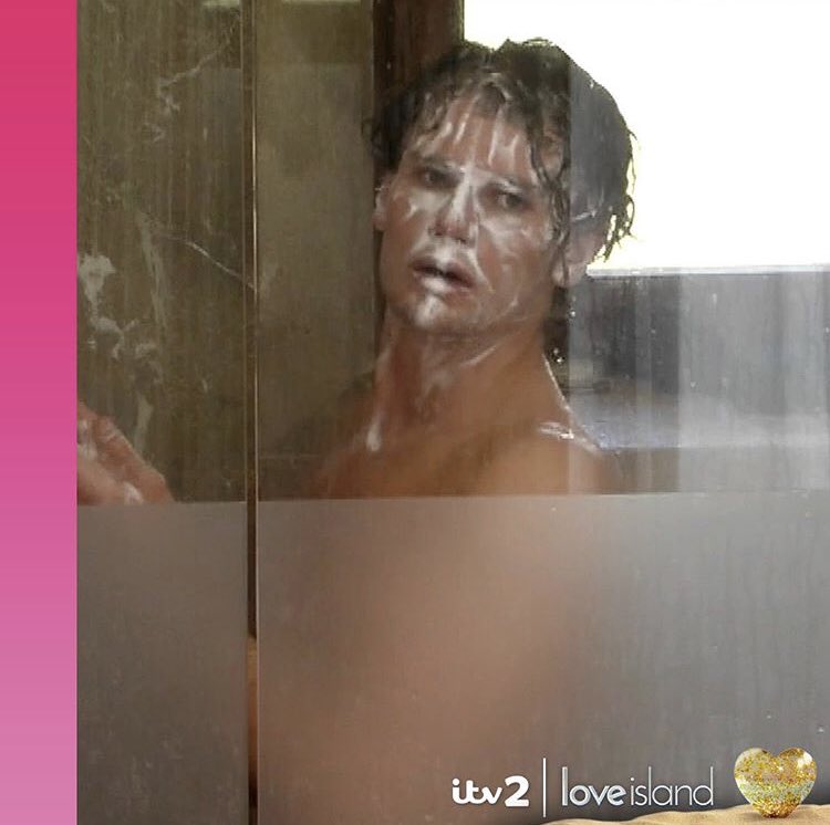 ShannahJim's tweet image. Me when I hear a bang in the house while I’m in the shower home alone #loveisland