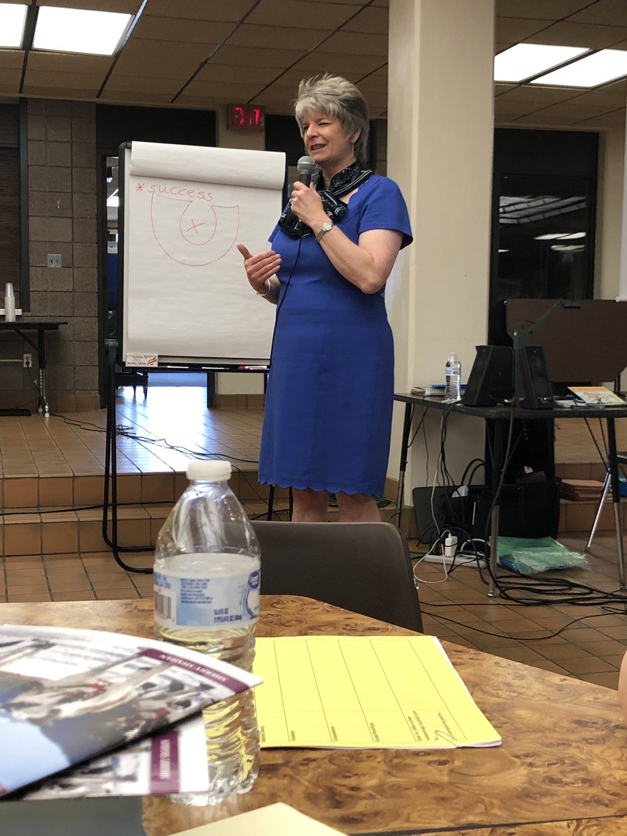 karenar_teach's tweet photo. “I love reading do you?” I love teaching reading do you? Thanks Carolyn Gwinn for sharing your knowledge! What kind of questions will you ask your readers? @DrJanrichardson @NDLiteracy #ndlit https://t.co/oTxkiuqQCq