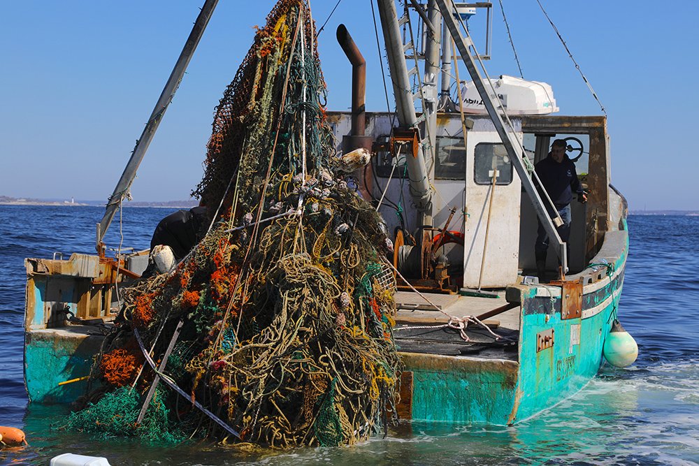 Unique opportunity for #media to join an expedition on Thursday, June 6th in Portland, Maine that will remove a 5,000 pound 'Ghost Gear' ball from Gulf of Maine.
Local &amp; National NGOs partnering: <a href="/gomlf/">Gulf of Maine Lobster Foundation</a>, <a href="/GGGInitiative/">GGGI</a>, &amp; <a href="/OurOcean/">Ocean Conservancy</a>. More details: 11thhourracing.org/local-and-nati…