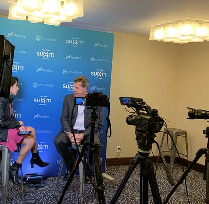 Snowflake's tweet photo. Snowflake CEO Frank Slootman sat down with @Nasdaq at Snowflake Summit to talk about today's BIG announcements - @googlecloud partnership and the Data Exchange: https://t.co/Ig8eHJ4rp7
#LetItSnow19❄ #NasdaqLive https://t.co/AzIjRLdP9F