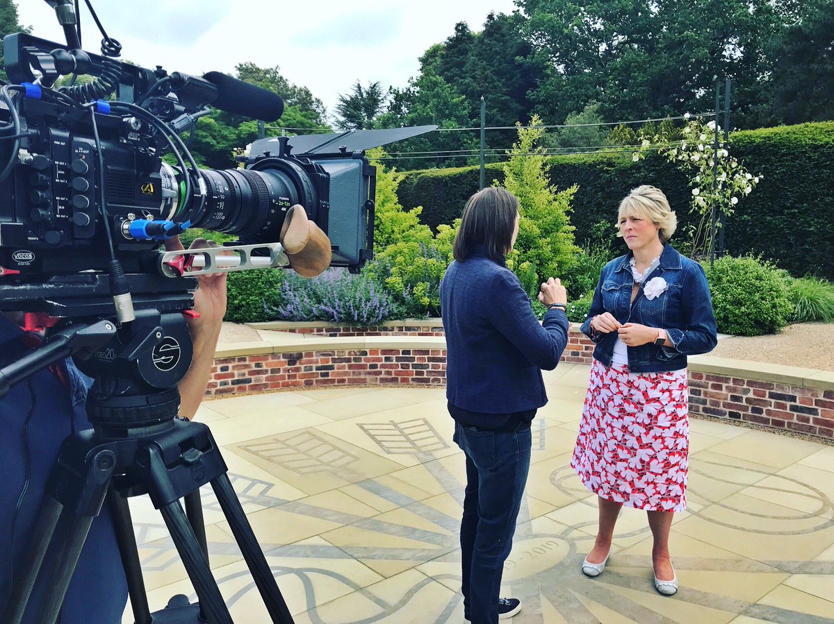 becsparker's tweet photo. This morning I was stood in a former tennis court @exburygardens, beautifully transformed by @agiusml to mark Exburyβs centenary. πΊ This evening I was stood on a real tennis court with my thighs on fire - not in a good way. π Worth the pain though. πΎπΎπΎ #passtheice https://t.co/2G0cjQ2BZ1