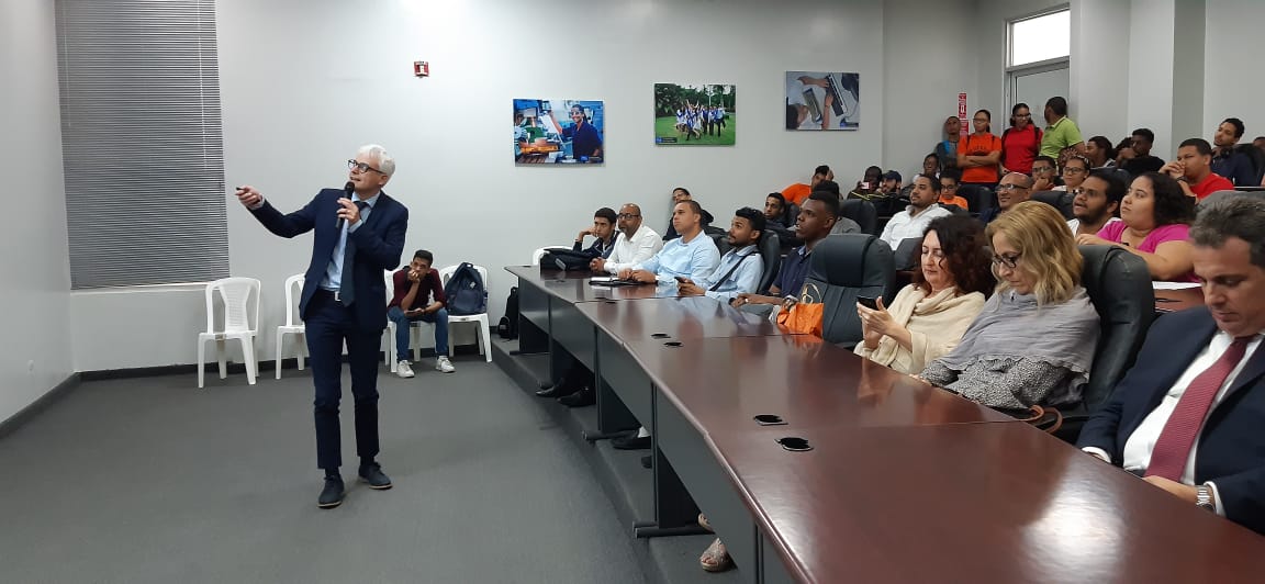 ITLARD's tweet photo. #AhoraEnITLA iniciamos la conferencia magistral sobre "Inteligencia Artificial", a cargo del profesor  Francesco Marcelloni, vicerrector de la Universidad de Pisa, Italia, una de las más prestigiosas del mundo. https://t.co/fP1eq7RaVC