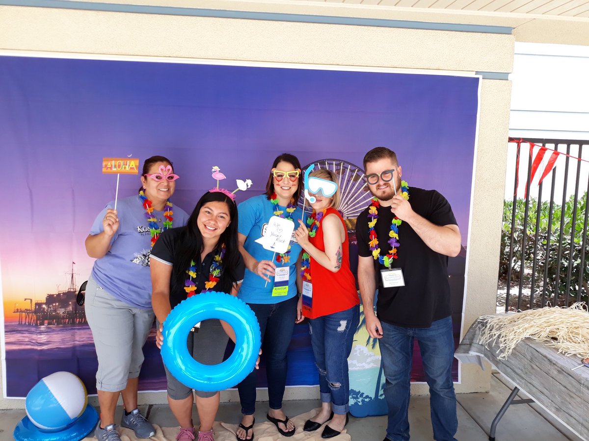 MsMaciasPE's tweet photo. Summer jammin’ w/ my JMS peeps. #JUSDshares #JUSDSummerJam #PD #CodingintheCore https://t.co/tgqzqGb2GB