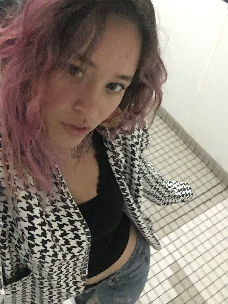 bextabae's tweet image. Meee