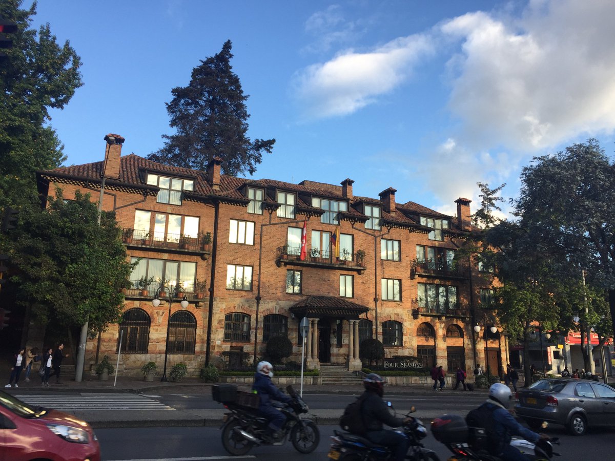 GoldbergBetsy's tweet photo. Adored my stay at the elegant @FSCasaMedina in #bogota on a recent @bigfivetours experience. Each spacious room has its own charm mixing historic touches with modern amenities. Worth getting up for the delicious breakfast served in a charming atrium. #luxuryhotels #virtuosotravel https://t.co/NedDK32E7a