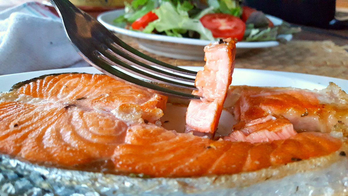 MINSAPma's tweet photo. Consume pescados
Son ricos en ácidos grasos y omega 3, importantes para la salud de la vista, el cerebro y el corazón #MinsaTips https://t.co/Ltt4LeiT7z