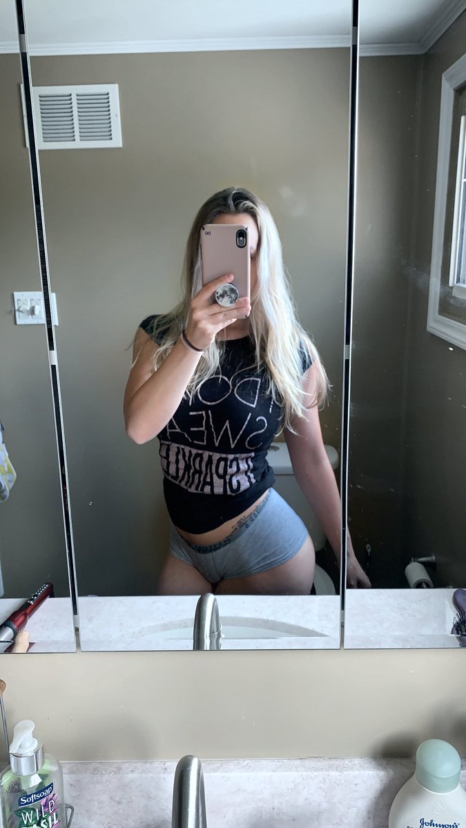 damnielle_husky's tweet photo. Could’ve sworn I saw an ab today... #4weeksPP https://t.co/9ADDVC6IZr