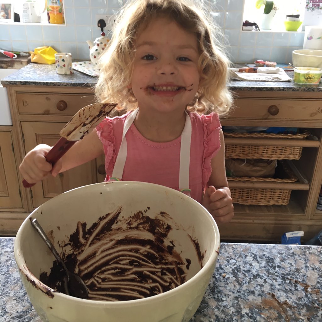 SunlightNutrLtd's tweet photo. #DietitiansWeek2019 #DietitiansLoveFood As Dietitians we encourage our patients to enjoy food and enjoy cooking - we arenβt the food police! this was my little one enjoying some #halftermbaking π https://t.co/qgkYW5wMP1