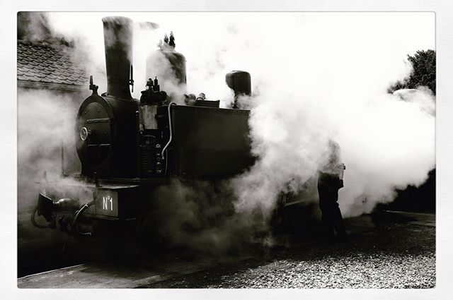 AbaziouPascal's tweet photo. Steam train in Bay of Somme, operational. It was a great trip to Saint-Valery-sur-Somme. #picofinstagram #picoftheday #photography #photooftheday #train #steam #blackandwhite #heritage #vacation https://t.co/ne3010zol4 https://t.co/j3GLzLUp2W