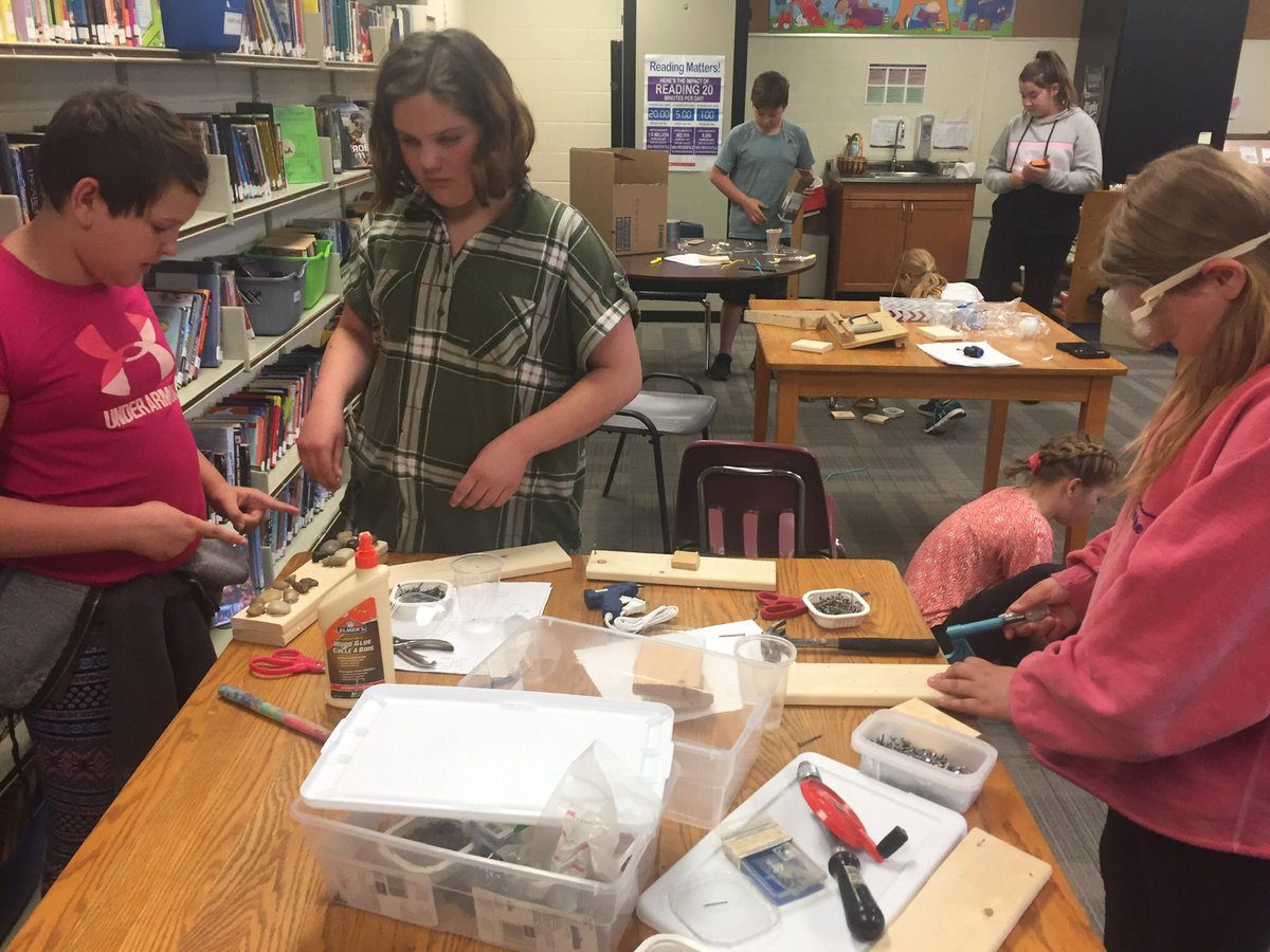 mccutcheok_LDSB's tweet image. And the building has begun!! #makerspace #solveaproblem. @selbyschool