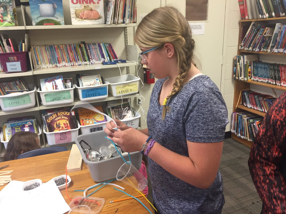 mccutcheok_LDSB's tweet image. And the building has begun!! #makerspace #solveaproblem. @selbyschool