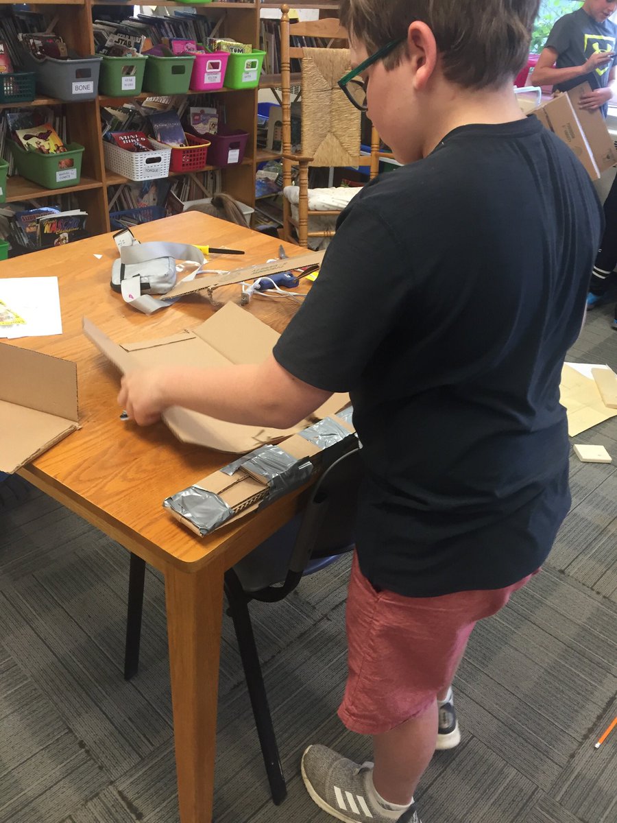 mccutcheok_LDSB's tweet image. And the building has begun!! #makerspace #solveaproblem. @selbyschool