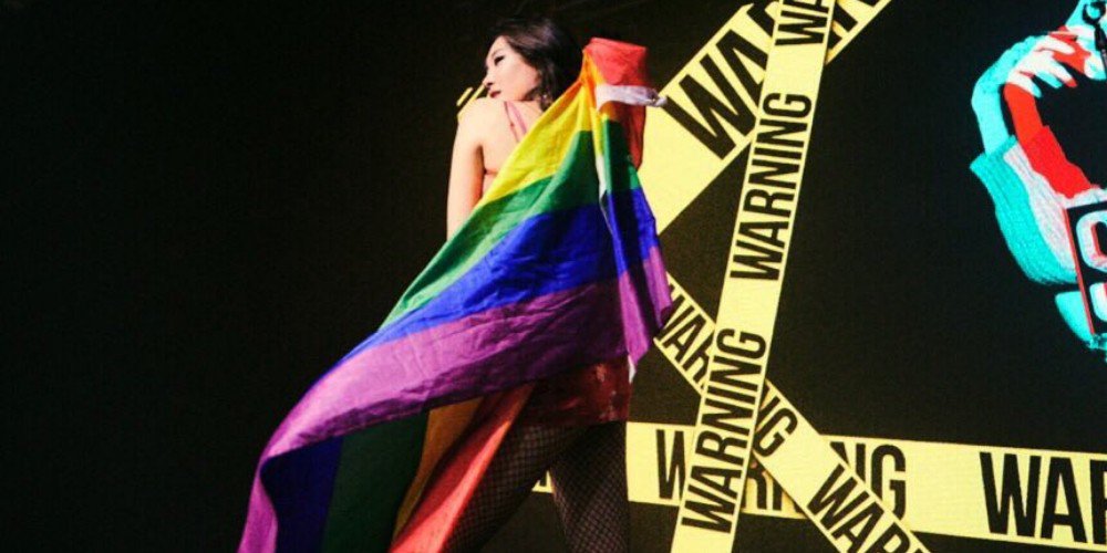 allkpop's tweet photo. Sunmi becomes #1 worldwide trend on Twitter for her comment on LGBT https://t.co/DtDoGhgLvW https://t.co/kloJh15Uyr