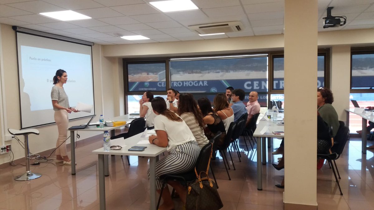 CleceIsabel's tweet photo. Hoy hemos recibido en la Dirección Regional de #Clece en Canarias, una formación sobre el #lenguajeinclusivo y no sexista.🤗 https://t.co/2Kp0jyrD4n