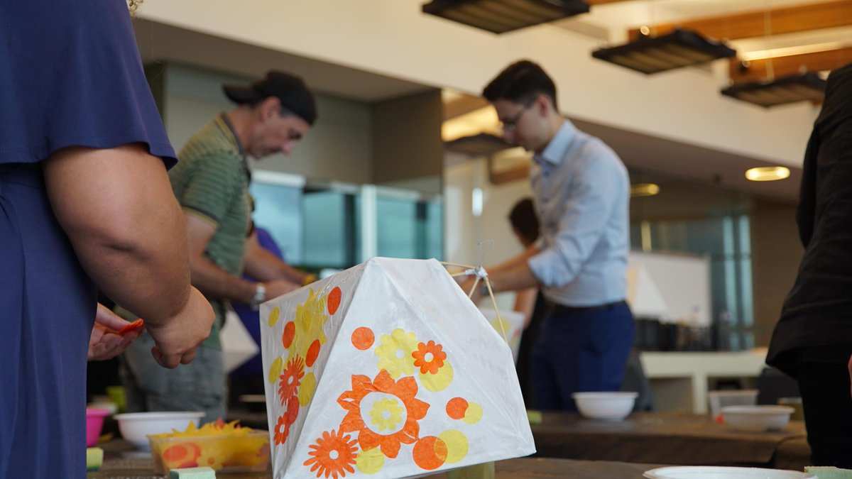 SuncorpGroup's tweet photo. Our people have been making lanterns for this Friday's #LUMINOUS Lantern Parade. @Suncorp is proud to once again sponsor this event & support @MDA_qld to #CreateWelcome for refugees on their settlement journey #diversity #qldday Get free tickets here - https://t.co/pQjfOTk1EK https://t.co/yjaOqYyBTN