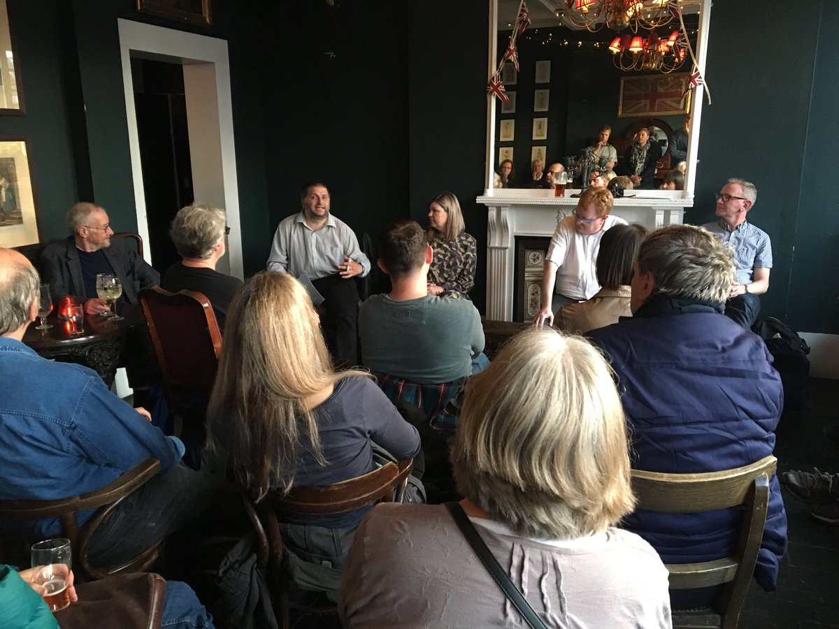 30 people turned up for @darryl1974 on local journalism @SwanPubSE7 @charltonse7 @853london good night