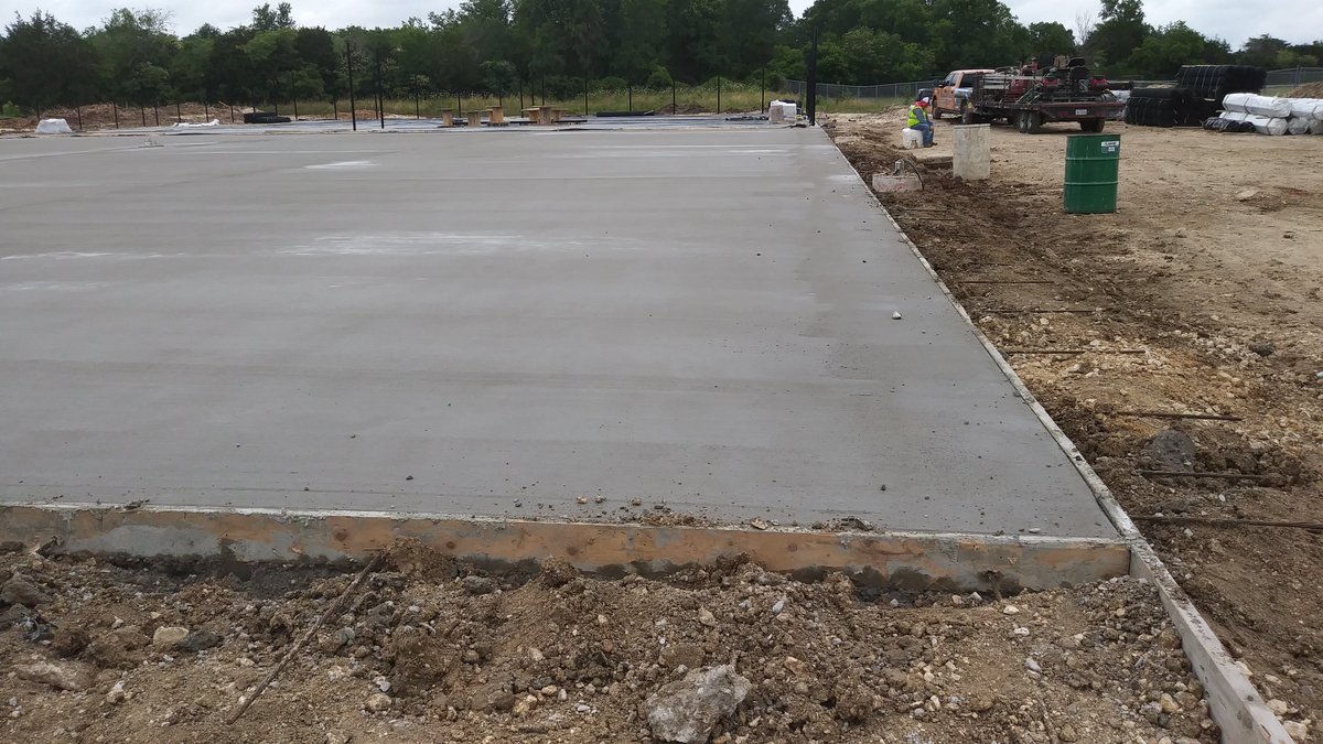 CougarTENN1S's tweet photo. We have a surface! Moving further everyday! #ourWHY #powerofpositivity #dreamsbecomingreality #CStenniscomplex https://t.co/vexRAAlNXt