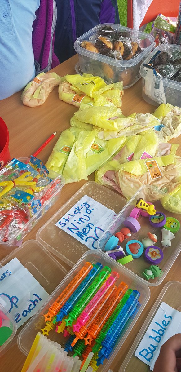 carlybrunton's tweet photo. Great fun at Gartly tournament tonight! Good turnout of teams who all played well! Our rainbow room team did a roaring trade on their slime and pocket money treats stall too! #teamgartly #ourweeschool https://t.co/UKxGgGA96x