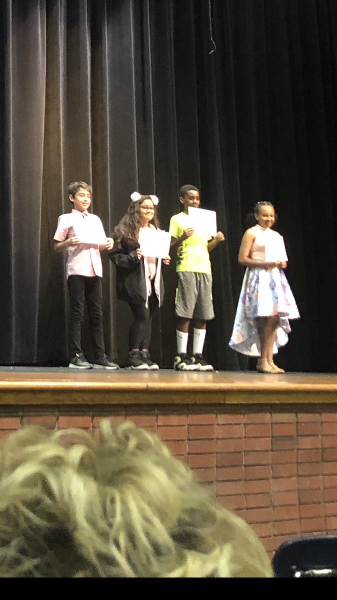 MrsScott_2012's tweet photo. Congrats to our Team Phoenix Award Recipients!! 🥇 #OneTeamOneGoal @bribkc @MrsNolan_2014 https://t.co/dhGXwBJWIw