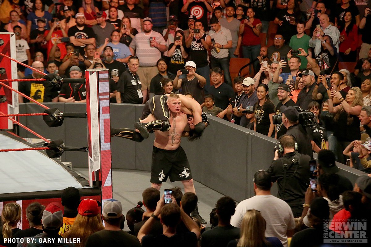 SethRollinsFans's tweet photo. #RAWAustin Photos from @ErwinCenter #SethRollins https://t.co/lTTnKxEBzq
