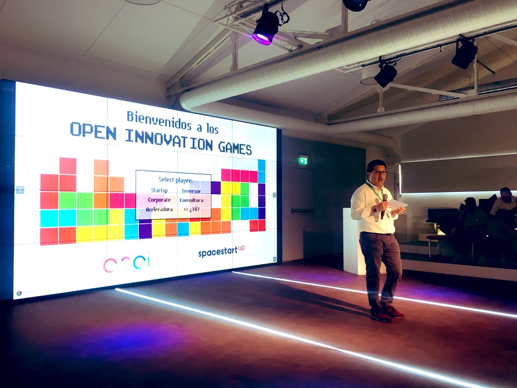 AXAopensurance's tweet photo. Muy recomendable la #experiencia vivida en los #OpenInnovationGames de #EnelInnovationHubs en el que se han intercambiado los roles y las #corporates hemos tenido que improvisar el #pitch ante #startups y #emprendedores ...  por más ediciones como esta!!  👏 👍

#ReversePitching https://t.co/OeR3kHn7F7