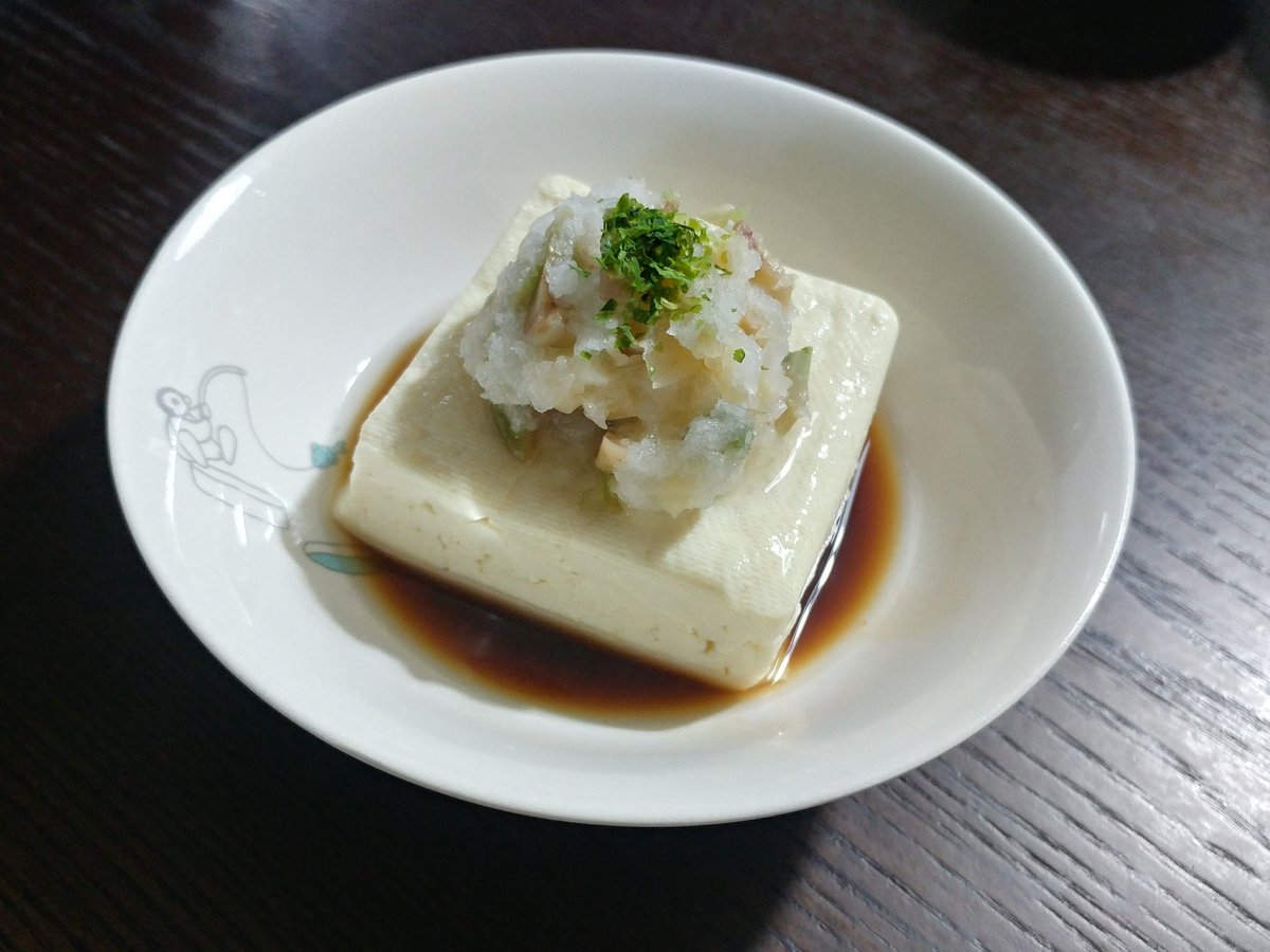大根おろしと刻んだメンマを合わせて、レンジで温めたお豆腐にのせて食べました✨
仕上げに青海苔をパラリ、醤油のかポン酢であっさりと食べられると思います。
画像はザーサイを合わせました✨