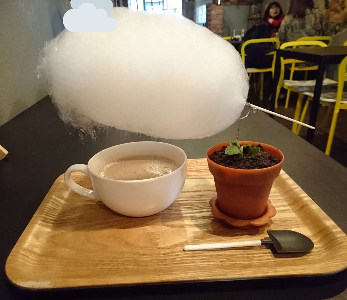Uzivatel ライマー烏丸 Na Twitteru 二条城からスグのお店アルファ フード ドリンクさんの雲下コーヒーです コーヒーの上に綿菓子がありコーヒーの熱で溶けてまるで雲の切れ目の様です 鉢植デザートも美味しくいただけました 雲下コーヒー 雲の下コーヒー