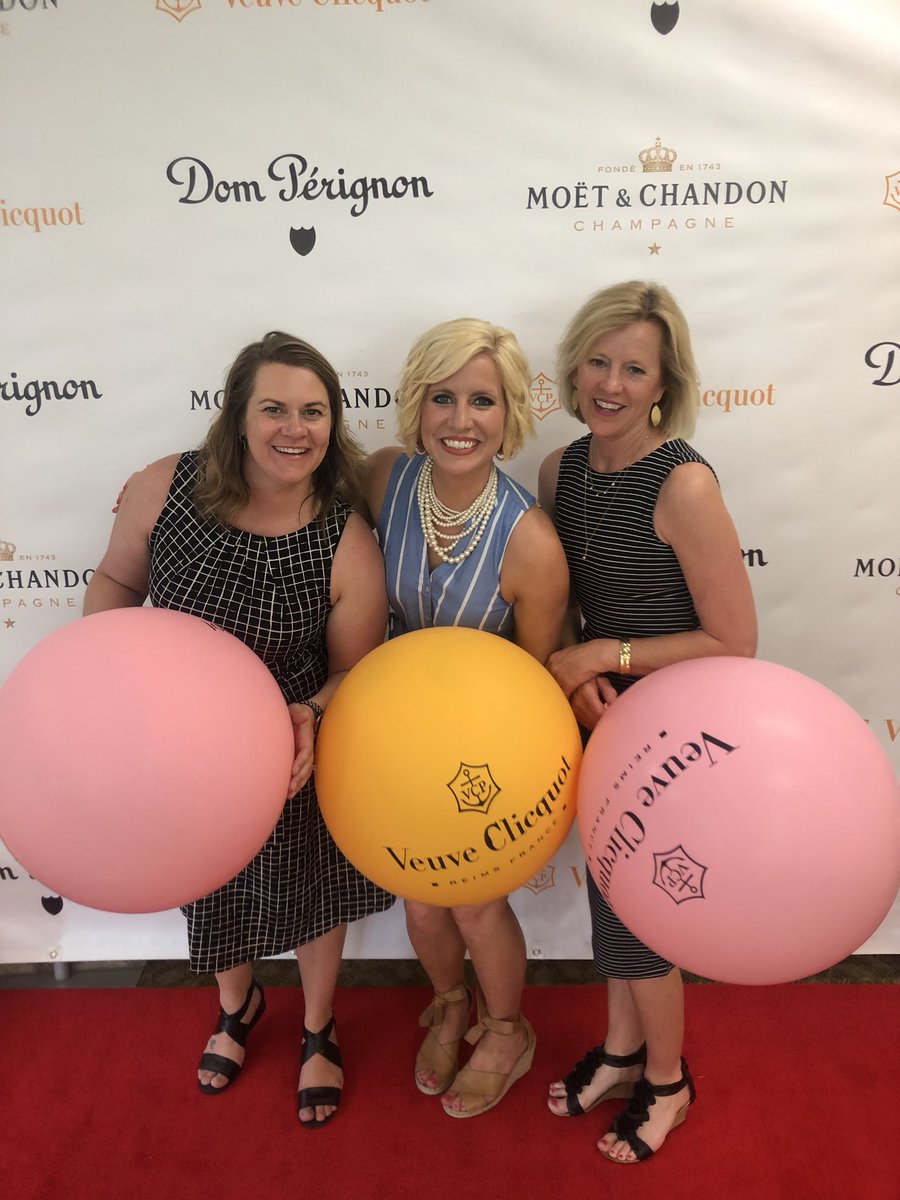 jlickteig013's tweet photo. Y’all don’t know what you’re missing if you’re missing #ToastingTuesday🥂 with @WinefestDSM https://t.co/fOnCsXu4TS