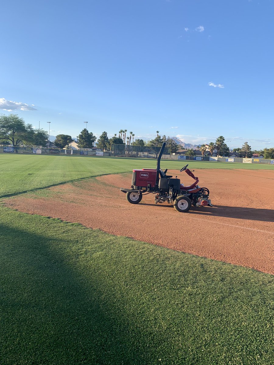 TurfGv's tweet photo. First 100 degree day here in Las Vegas! Our #Toro3100D couldn’t have our place looking any better. @TheToroCompany @ToroGrounds https://t.co/gxYLfTUdiY