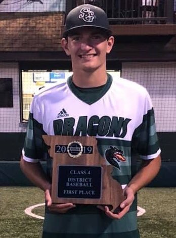 Congrats to Chad Donze on being named to the KTJJ/KREI Dream Team!!! <a href="/cdsports_7/">Chad Donze</a> <a href="/Smithin_It_Up/">Tyler Smith</a>  @donzerelli35 #sghs_family