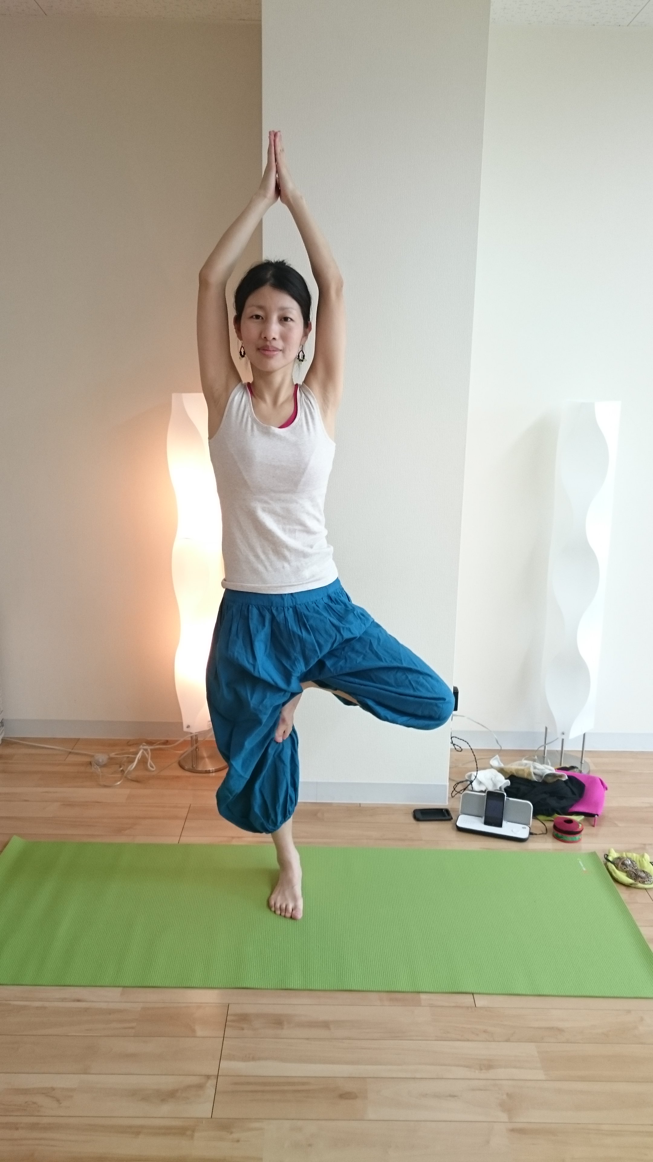 天王寺 ヨガスタジオ グリーン Kazumi先生のシヴァナンダヨガ インドの古典的なスタイルのヨガ マントラ 呼吸法 太陽礼拝 アーサナ 合間に必ず行うシャバアーサナで心身の変化をじっくりと観察できるクラスです 大阪 天王寺 ヨガ 体力アップ