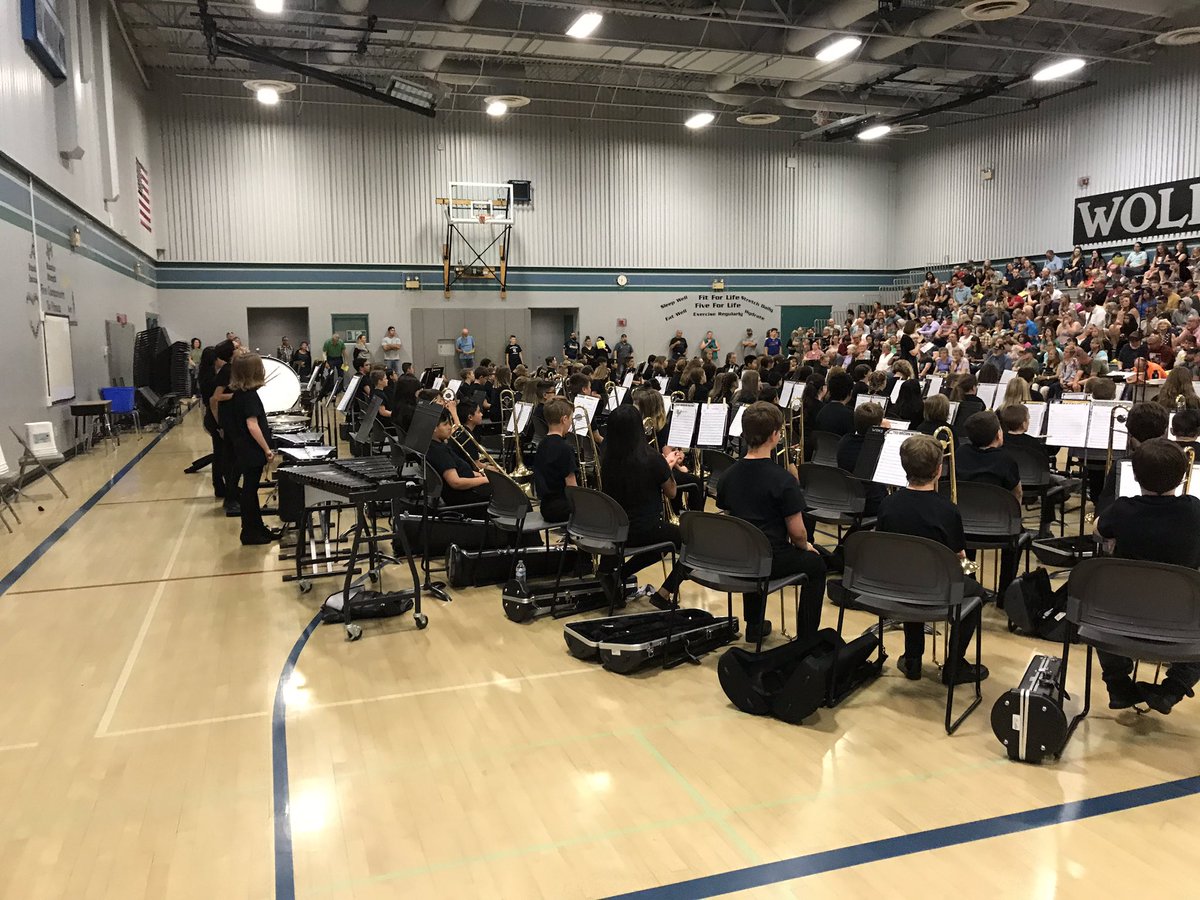 RusselTuman's tweet photo. Ms.  Ley and the 5th grade band rocking their year end concert.  Proud of their hard work and excellent performance. https://t.co/IxFWYdNpS4