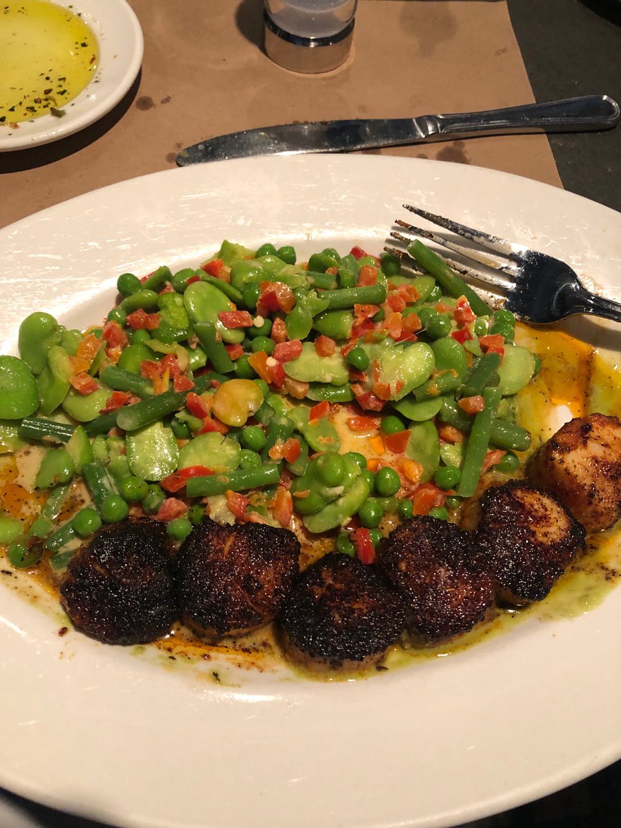 wingoz's tweet photo. Blackened Sea Scallops with succotash. #maxamia for the win https://t.co/C6fWZxZStJ