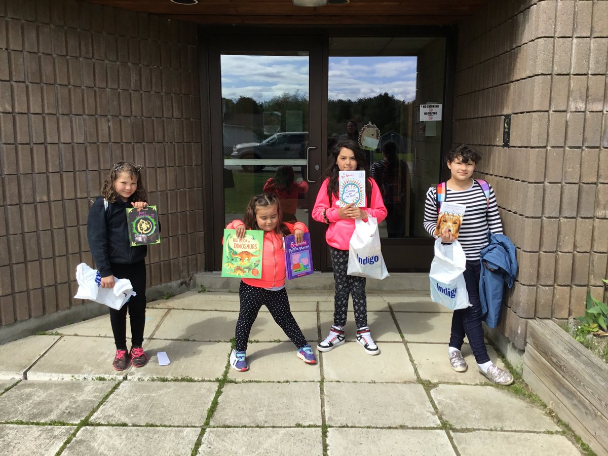 stjosephkillar1's tweet photo. Our book worms visited Chapters in Sudbury to pick out some summer reading materials.  They also visited Marymount,  the Northern Ontario Railroad Museum in Capreol and Boston Pizza for lunch. https://t.co/wxWxah15IR