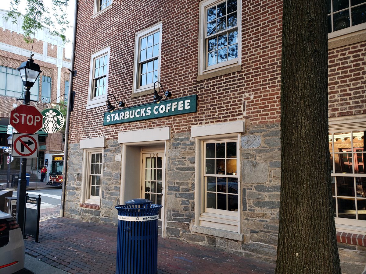 SimpleSouthern8's tweet photo. Getting coffee at an awesome @Starbucks in Old Town Alexandria while on travel. https://t.co/TAYBjU4XUR